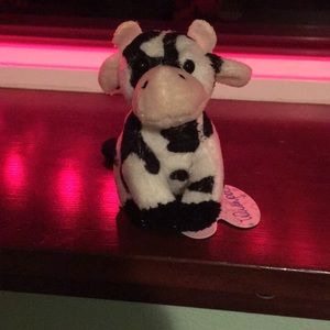 Hi I’m selling a little stuffed cow